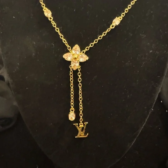 Louis Vuitton Gold Necklace with Crystal Details - Picture 2 of 8